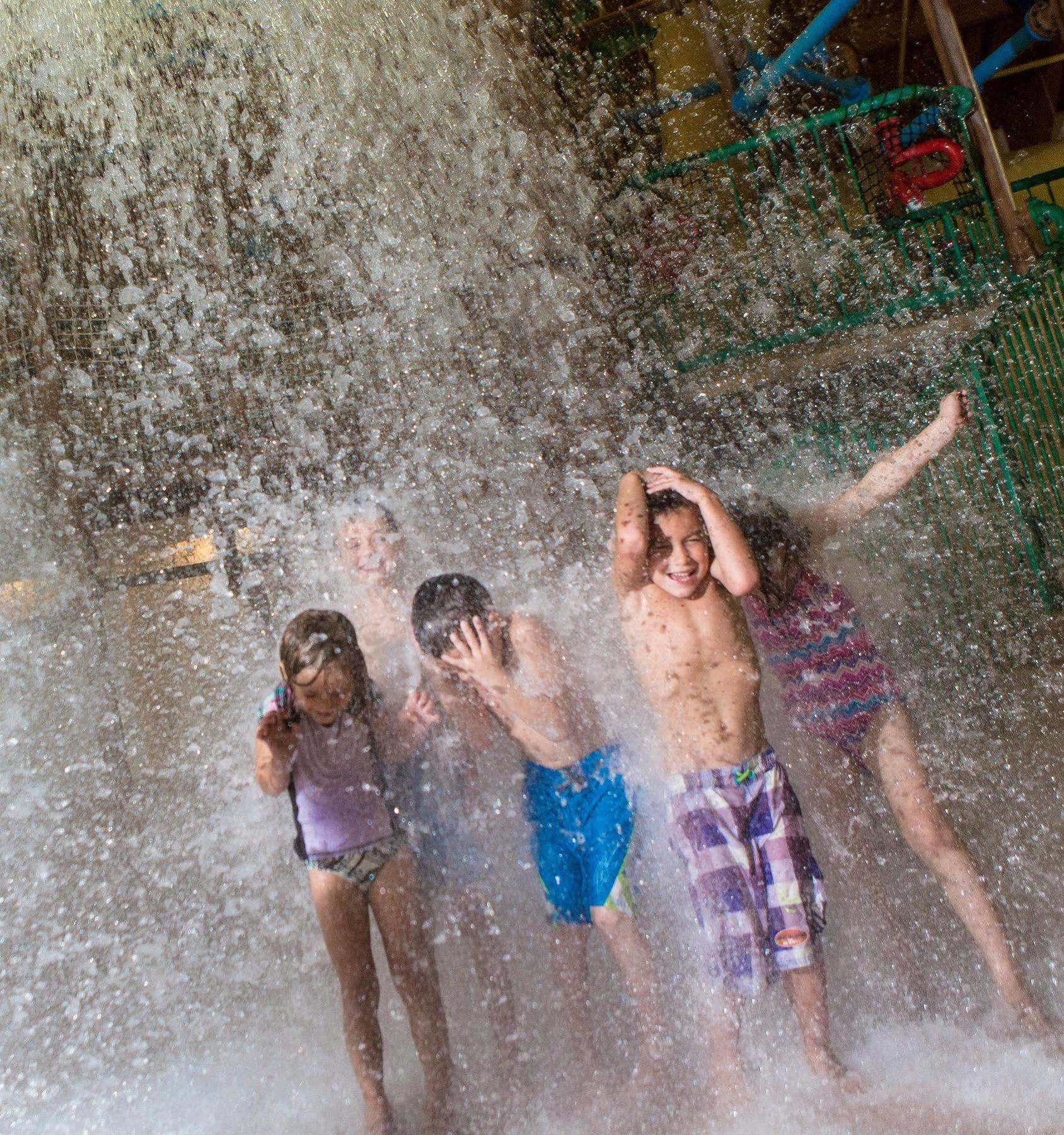 Tundra Lodge Resort - Waterpark & Conference Center خليج مورو المظهر الخارجي الصورة