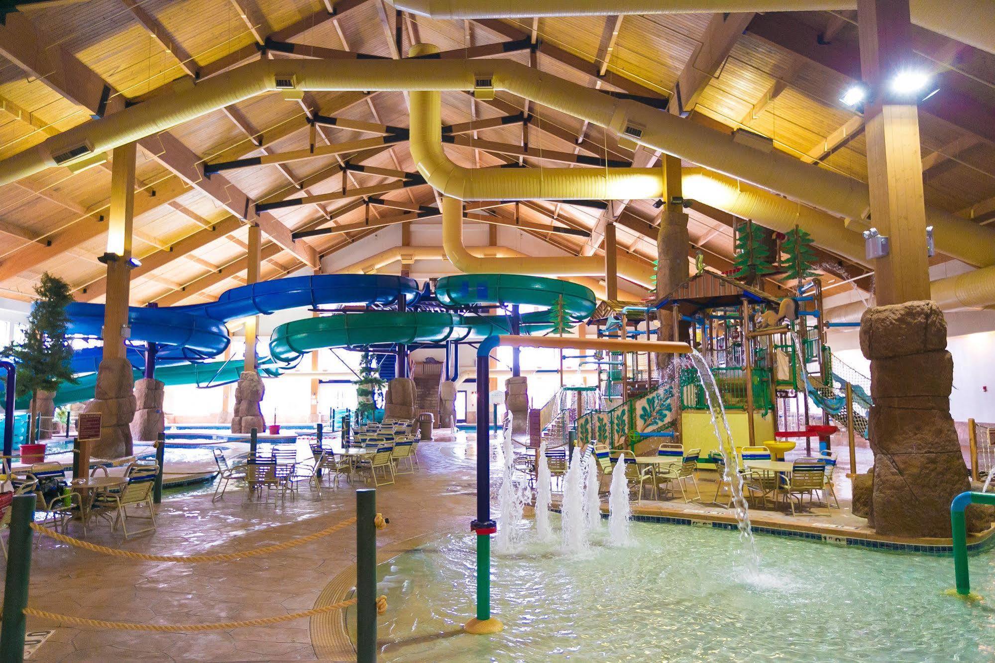 Tundra Lodge Resort - Waterpark & Conference Center خليج مورو المظهر الخارجي الصورة